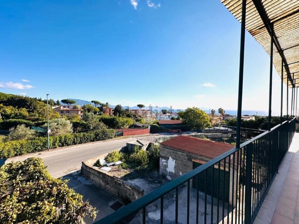 appartamento a Torre del Greco in zona Scappi / Lava Nuova / Montedoro