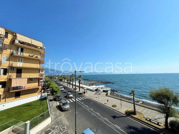 appartamento in vendita a Torre del Greco in zona Litoranea