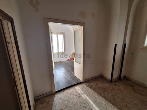 locale di sgombero in vendita a Torre del Greco in zona Centro Città