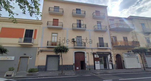 locale commerciale in vendita a Torre del Greco in zona Leopardi