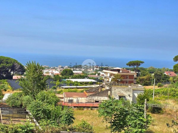 appartamento in vendita a Torre del Greco in zona I Camaldoli