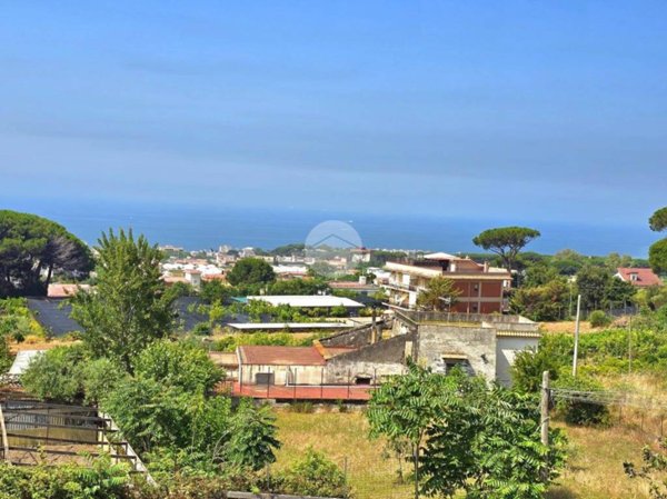 appartamento in vendita a Torre del Greco in zona I Camaldoli