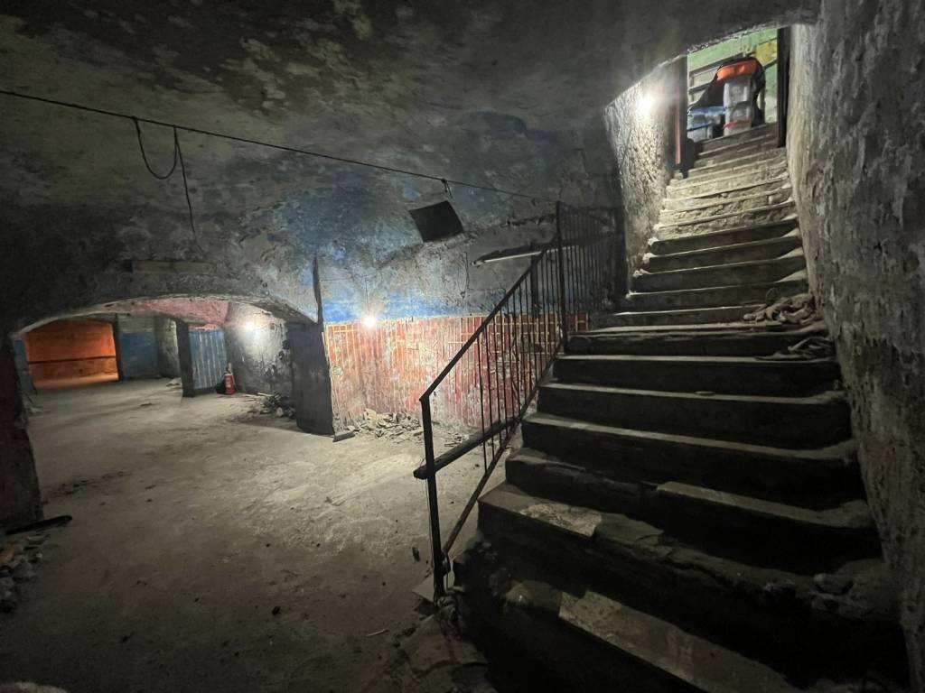 locale commerciale in vendita a Torre del Greco in zona Centro Città