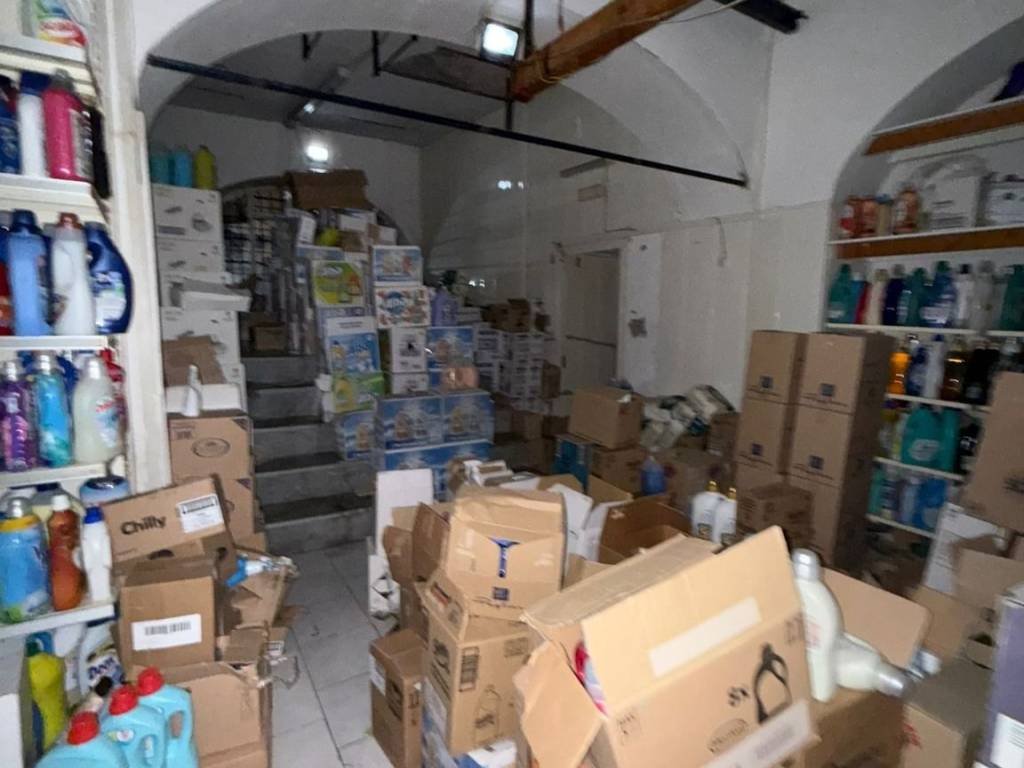 locale commerciale in vendita a Torre del Greco