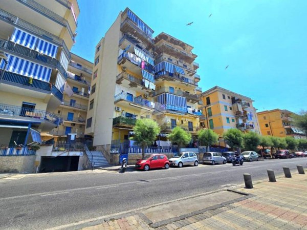 appartamento in vendita a Torre del Greco in zona Litoranea