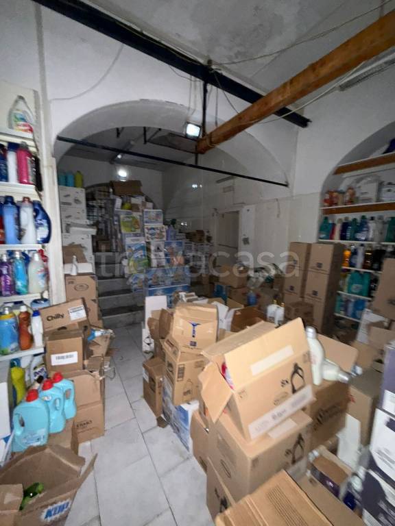 locale commerciale in vendita a Torre del Greco