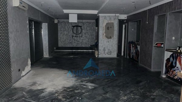 locale commerciale in vendita a Torre del Greco in zona Litoranea