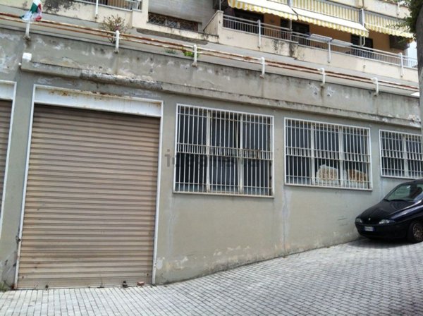 locale di sgombero in vendita a Torre del Greco