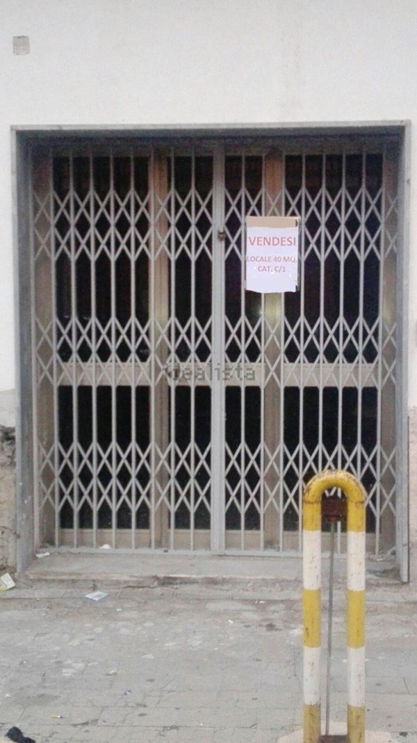 locale commerciale in vendita a Torre del Greco