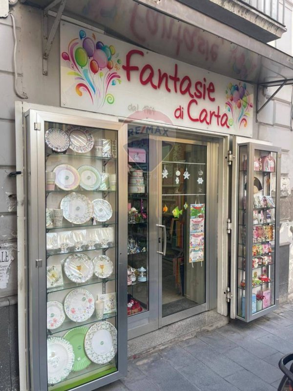 locale commerciale in vendita a Torre del Greco