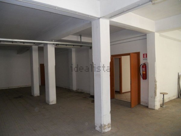 locale di sgombero in vendita a Torre del Greco