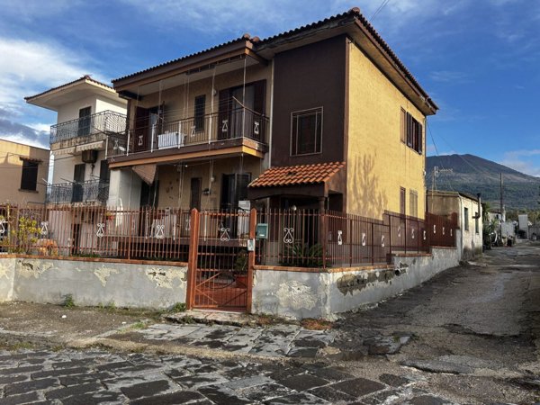 casa indipendente in vendita a Torre del Greco