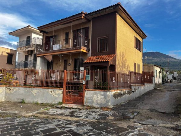 casa indipendente in vendita a Torre del Greco