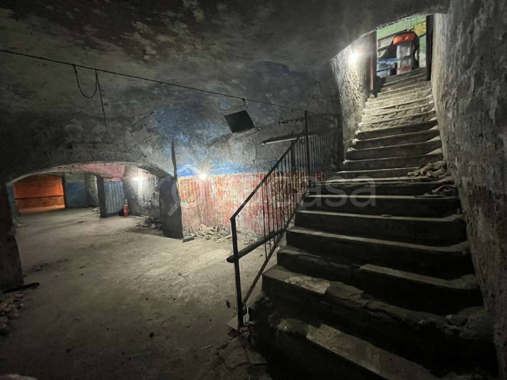 locale commerciale in vendita a Torre del Greco