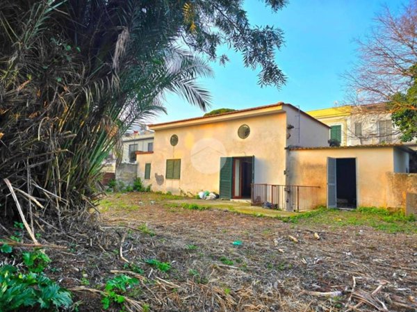 casa indipendente in vendita a Torre del Greco in zona Leopardi
