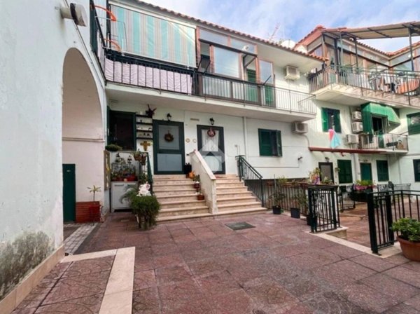 casa indipendente in vendita a Torre del Greco in zona Centro Città