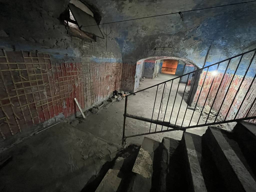 locale commerciale in vendita a Torre del Greco in zona Centro Città