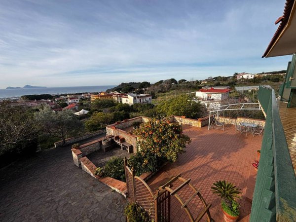 casa indipendente in vendita a Torre del Greco