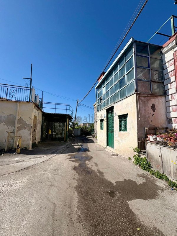 appartamento in vendita a Torre del Greco in zona Santa Maria la Bruna
