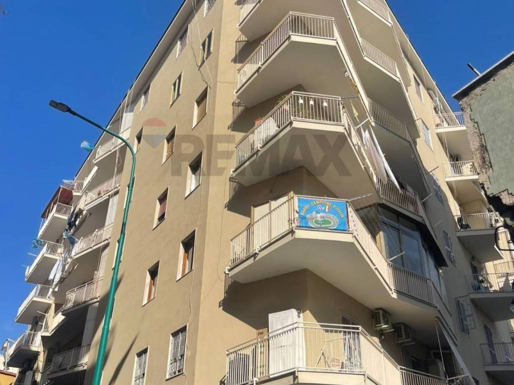 locale commerciale in vendita a Torre del Greco