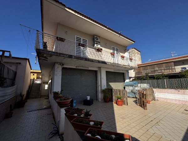 casa indipendente in vendita a Torre del Greco in zona Santa Maria la Bruna