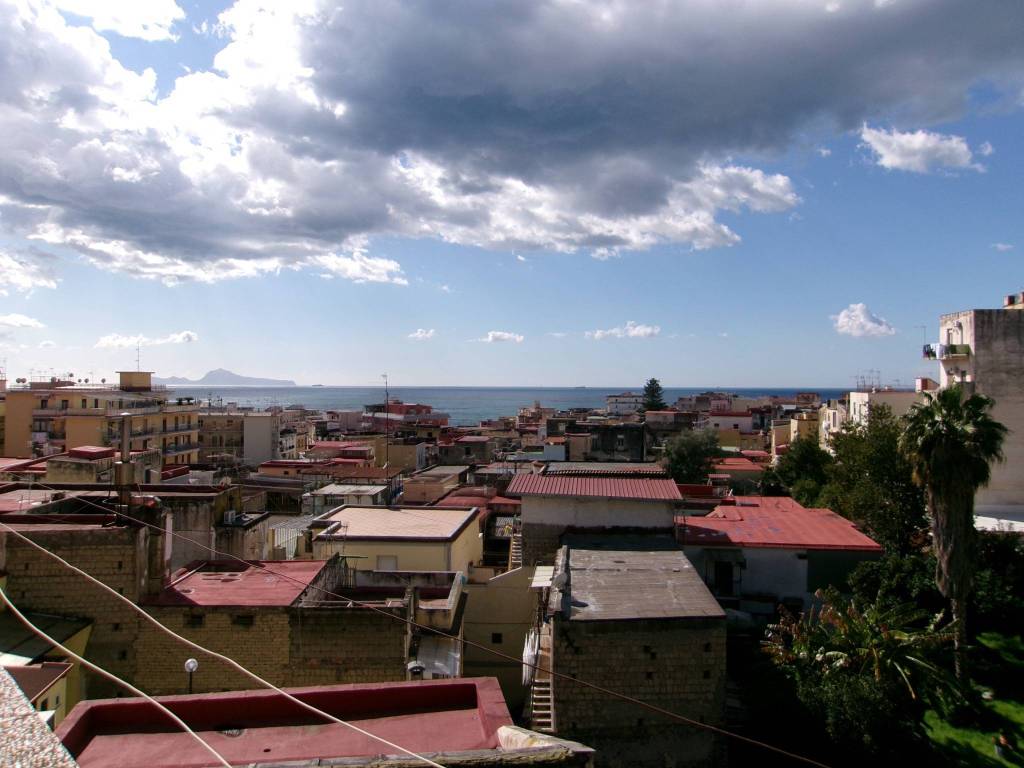 appartamento in vendita a Torre del Greco in zona Centro Città