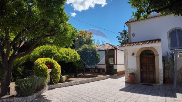 casa indipendente in vendita a Torre del Greco in zona Vesuviana