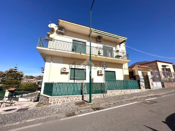 appartamento a Torre del Greco in zona Scappi / Lava Nuova / Montedoro