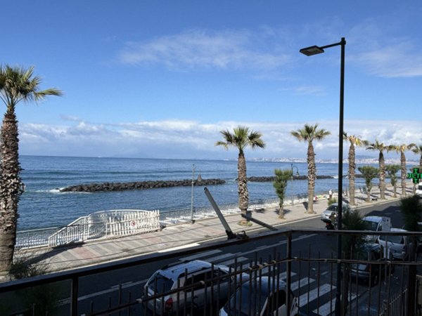 appartamento in vendita a Torre del Greco in zona Litoranea