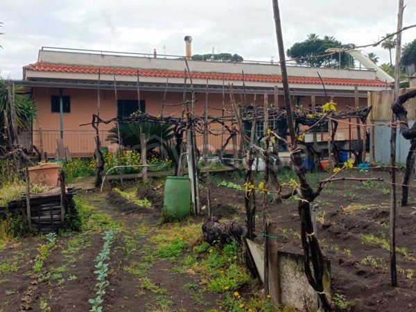 appartamento a Torre del Greco in zona Scappi / Lava Nuova / Montedoro