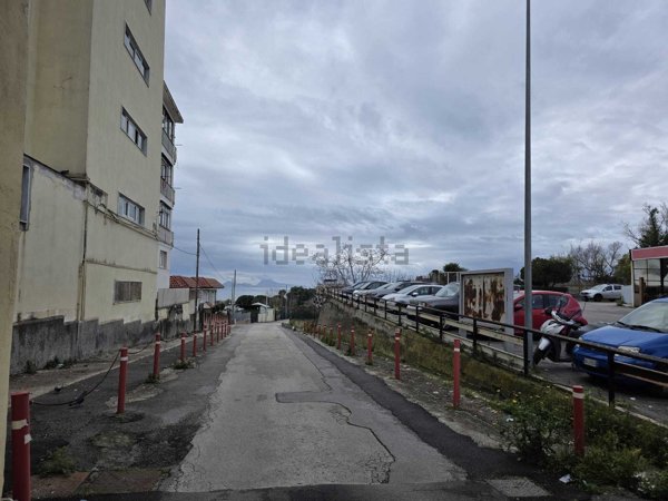 locale commerciale in vendita a Torre del Greco