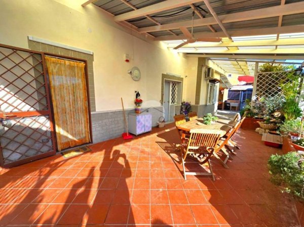 casa indipendente in vendita a Torre del Greco in zona Litoranea