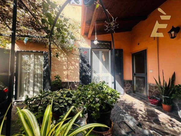 casa indipendente a Torre del Greco in zona Scappi / Lava Nuova / Montedoro