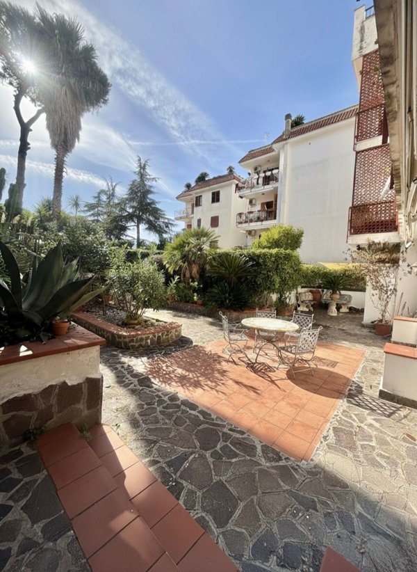 appartamento a Torre del Greco in zona Scappi / Lava Nuova / Montedoro