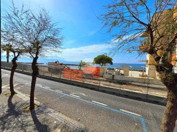 appartamento in vendita a Torre del Greco in zona Litoranea