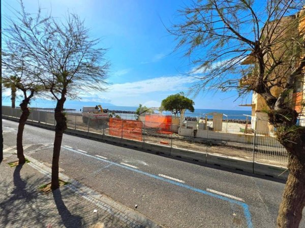appartamento in vendita a Torre del Greco in zona Litoranea