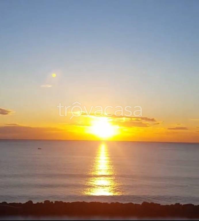 negozio in vendita a Torre del Greco in zona Litoranea