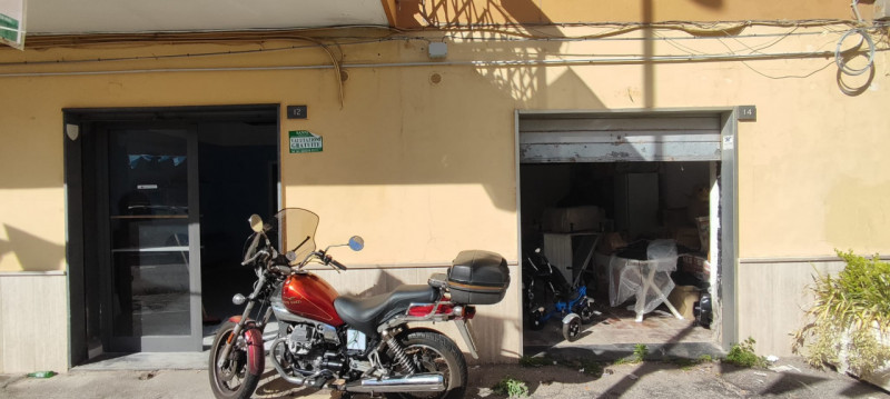 locale commerciale in vendita a Torre del Greco in zona Centro Città