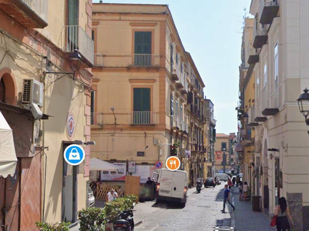 locale commerciale in vendita a Torre del Greco