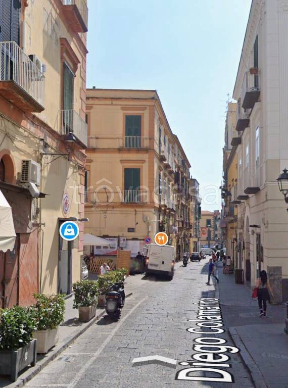 locale commerciale in vendita a Torre del Greco in zona Vesuviana