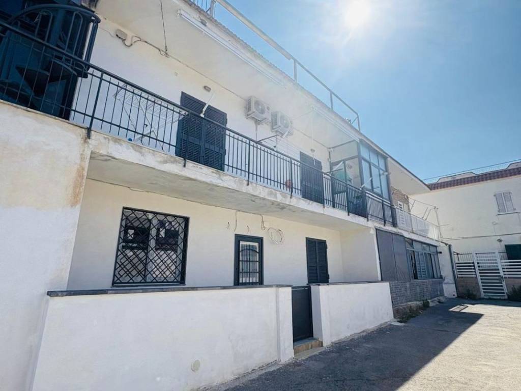 casa indipendente in vendita a Torre del Greco in zona Santa Maria la Bruna