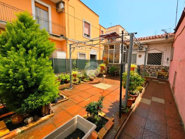 casa indipendente in vendita a Torre del Greco in zona Fiorillo