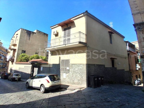 casa indipendente in vendita a Torre del Greco in zona Centro Città