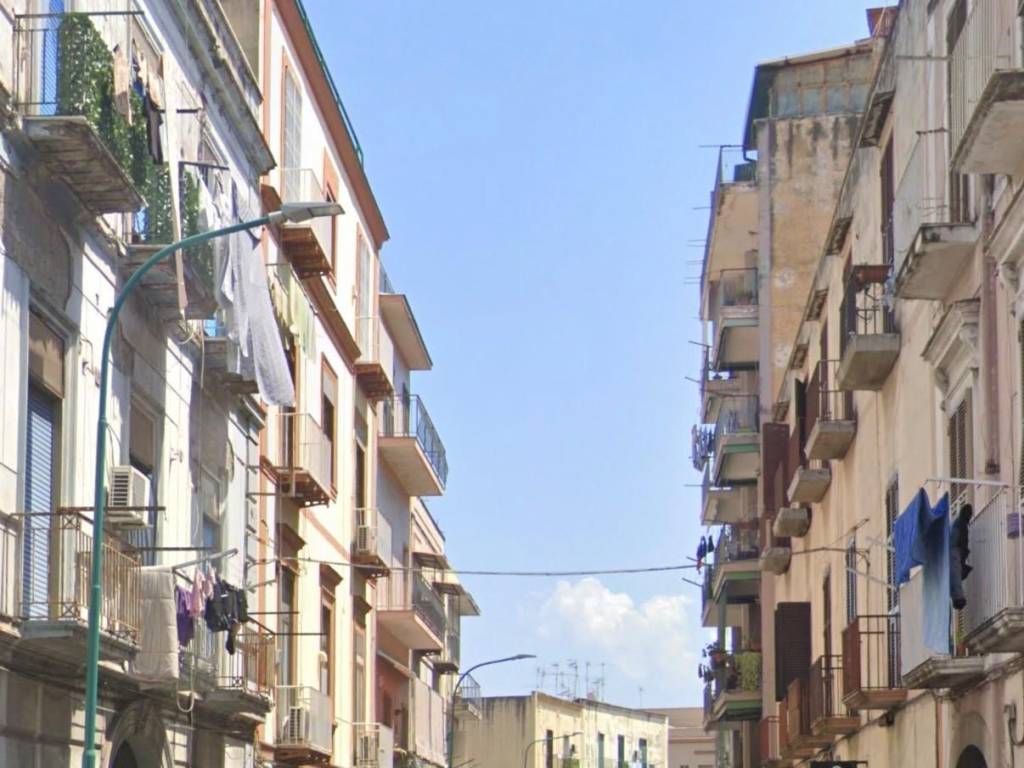 locale commerciale in vendita a Torre del Greco in zona Centro Città