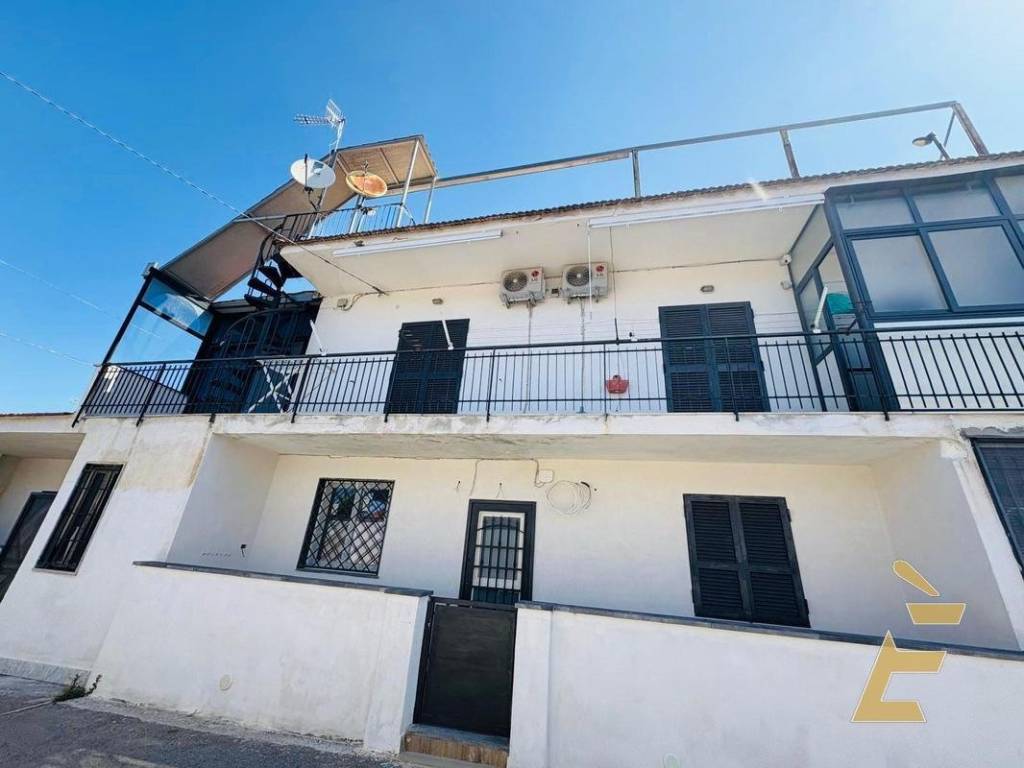 casa indipendente in vendita a Torre del Greco in zona Santa Maria la Bruna