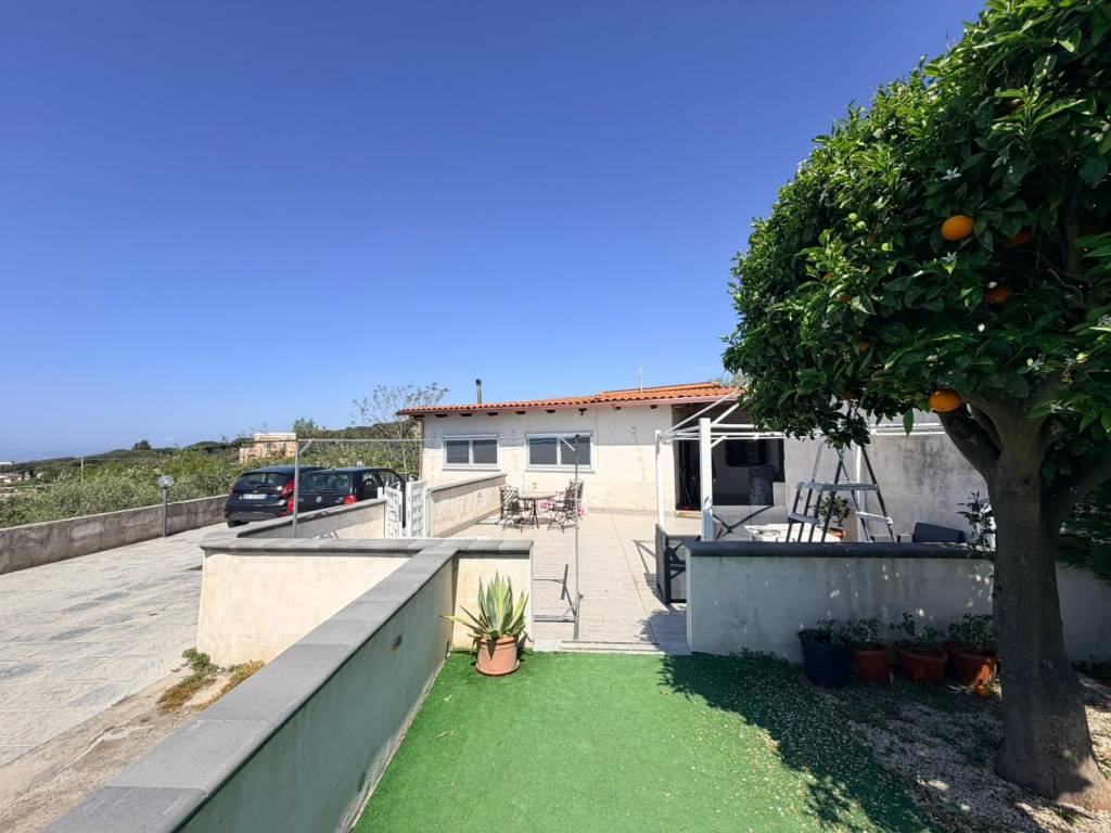 casa indipendente a Torre del Greco in zona Scappi / Lava Nuova / Montedoro