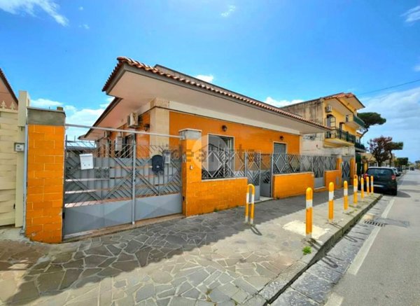 appartamento in vendita a Torre del Greco in zona Santa Maria la Bruna