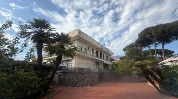 casa indipendente in vendita a Torre del Greco