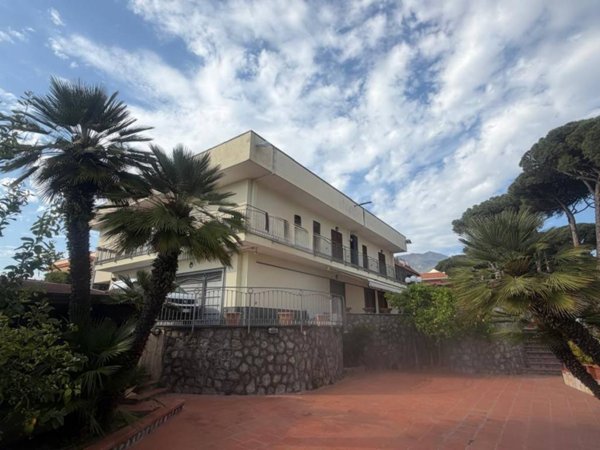 casa indipendente in vendita a Torre del Greco