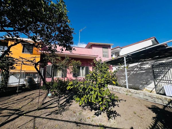casa indipendente in vendita a Torre del Greco in zona Santa Maria la Bruna